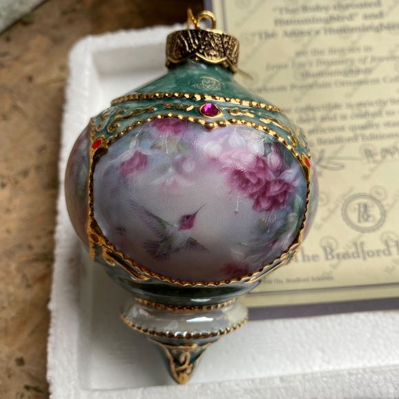 The Ruby- Throated Hummingbird and Anna’s Hummingbird Heirloom Porcelain Ornamen - Picture 10 of 10
